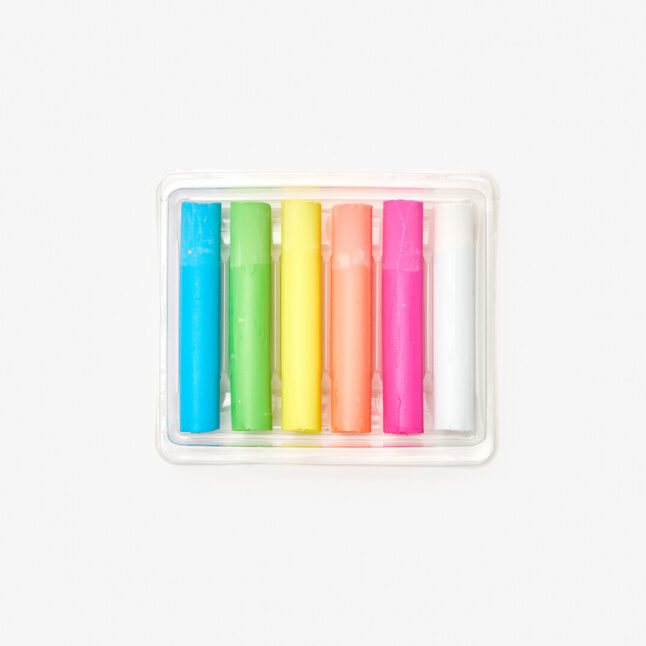 6 neon-colour dustless chalks displayed in their box. The colour of the chalks from left to right are blue, green, yellow, orange, pink and white.