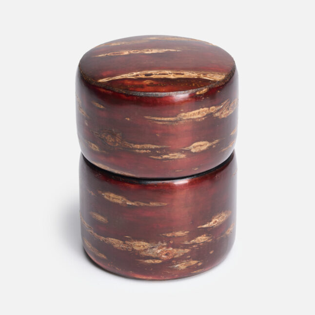 A sakura bark tea caddy