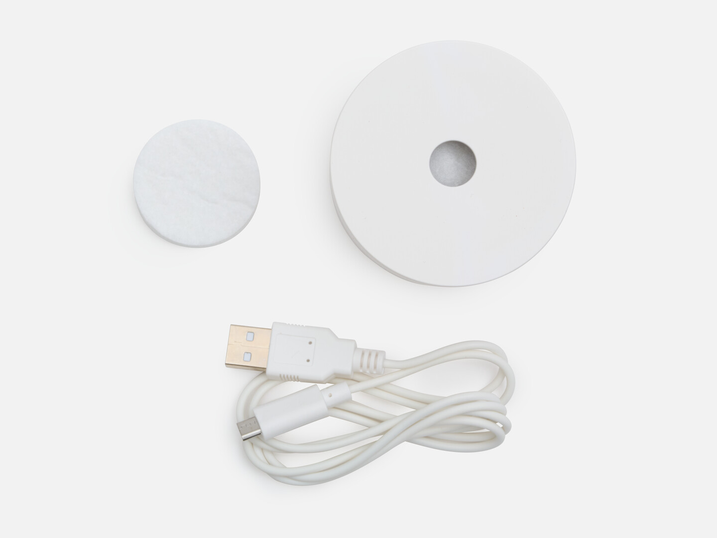 The white cylindrical aroma diffuser with extra aroma felt pad and USB cable