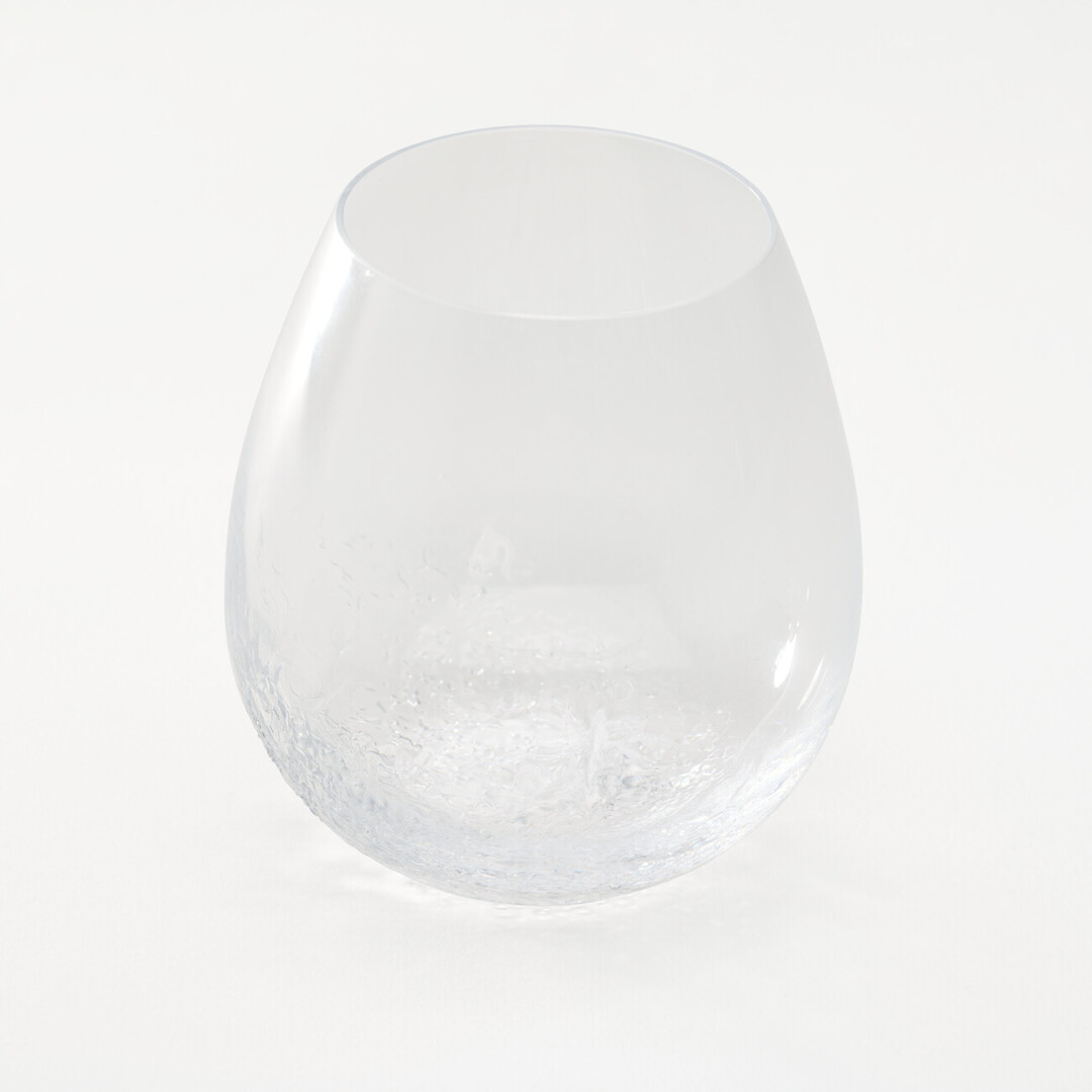A glass tumbler with detail that looked like ice