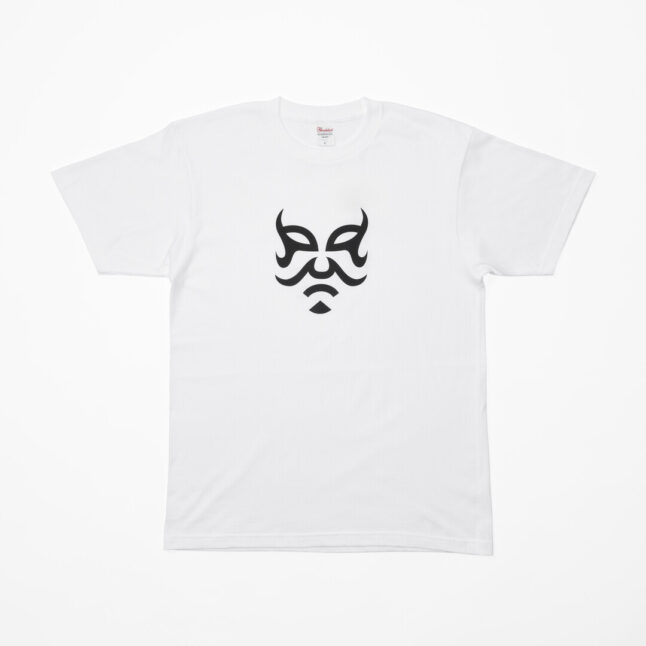The front of a white t-shirt with the pictogram of kabuki in black