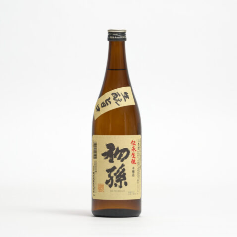 A brown bottle of Hatsumago Densho Kimoto Honjōzō sake