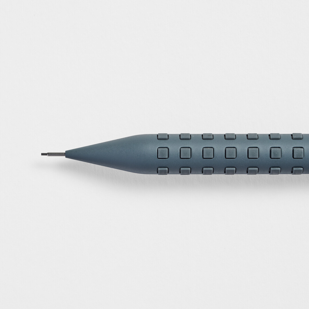 Pentel Smash Mechanical Pencil 0.5 with a tip and grip that has small rubber squares
