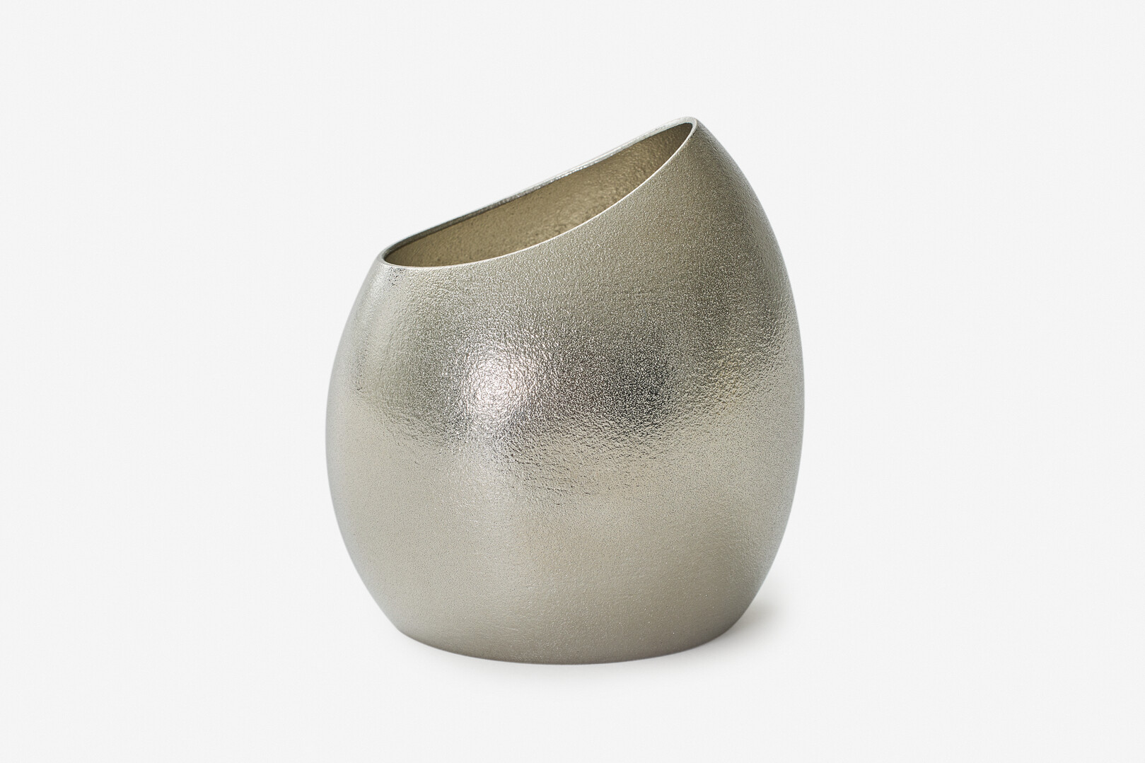 A tin vase shaped like a cocoon from Nousaku