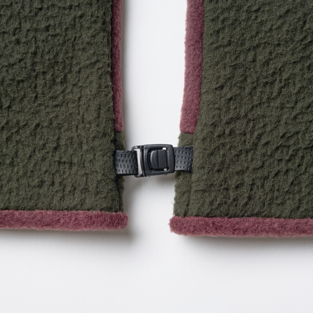 Fleece gloves in khaki and brown with an interlocking clasp to keep them together from Japan House London.