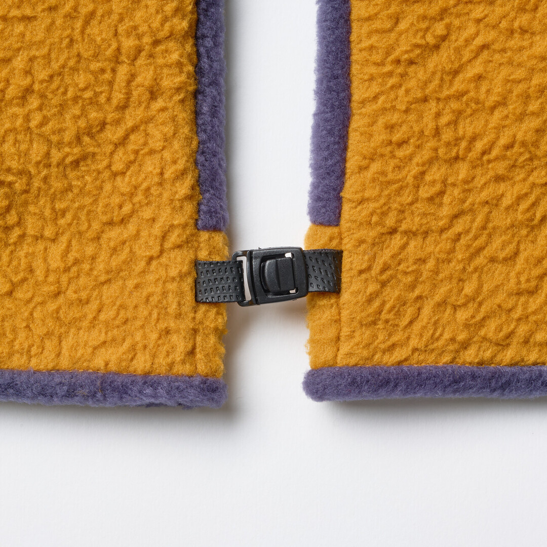 Fleece gloves in mustard and navy with an interlocking clasp to keep them together from Japan House London.