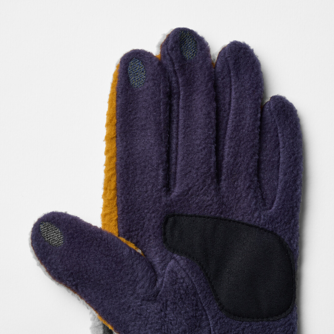 Fleece gloves in mustard and navy with fingertips compatible with touchscreen devices from Japan House London.
