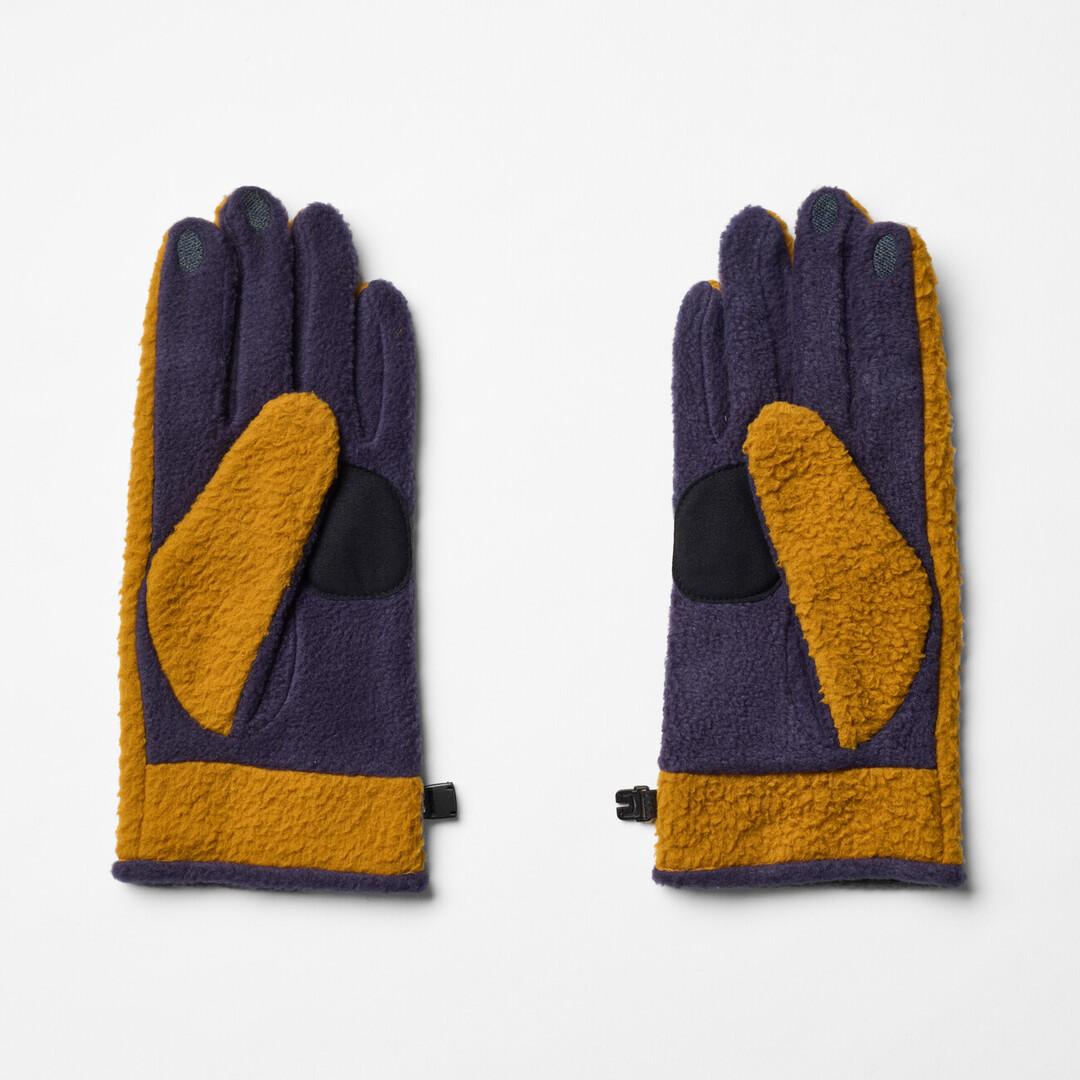 Fleece gloves in mustard and navy from Japan House London.