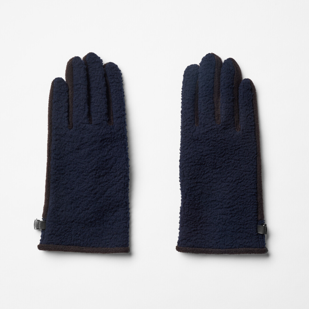 Fleece gloves in navy and charcoal from Japan House London.