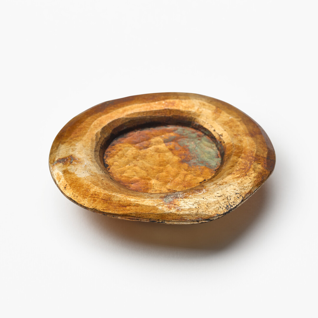 A wooden tea saucer with silver leaf and urushi finish by Urakami Yosuke from Japan House London.