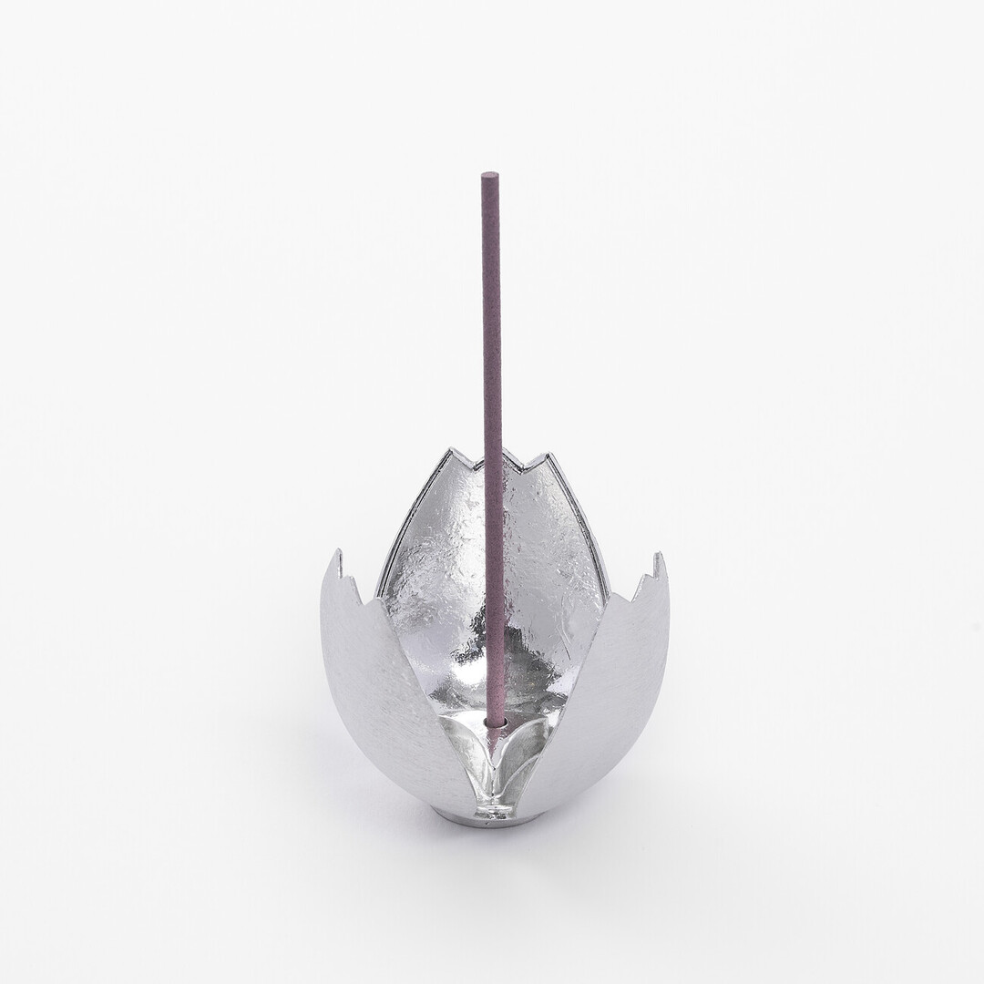Tulip shaped incense stand with one incense in the middle by Nousaku from Japan House London.