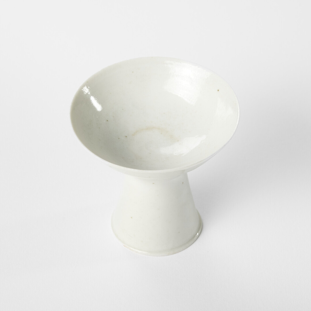 Blue and white porcelain footed teacup by Takeshita Tsutomu from Japan House London.