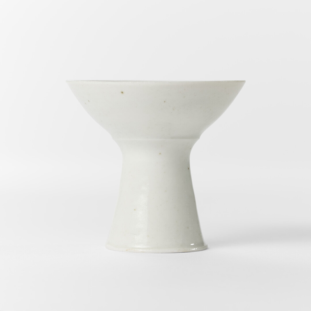 Blue and white porcelain footed teacup by Takeshita Tsutomu from Japan House London.