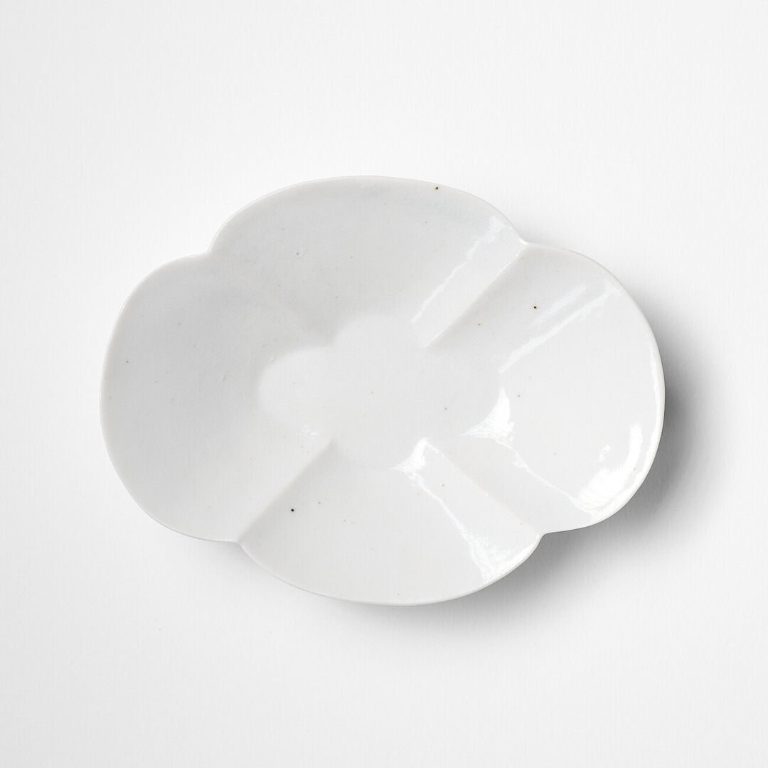 Blue and white porcelain plate by Takeshita Tsutomu from Japan House London.