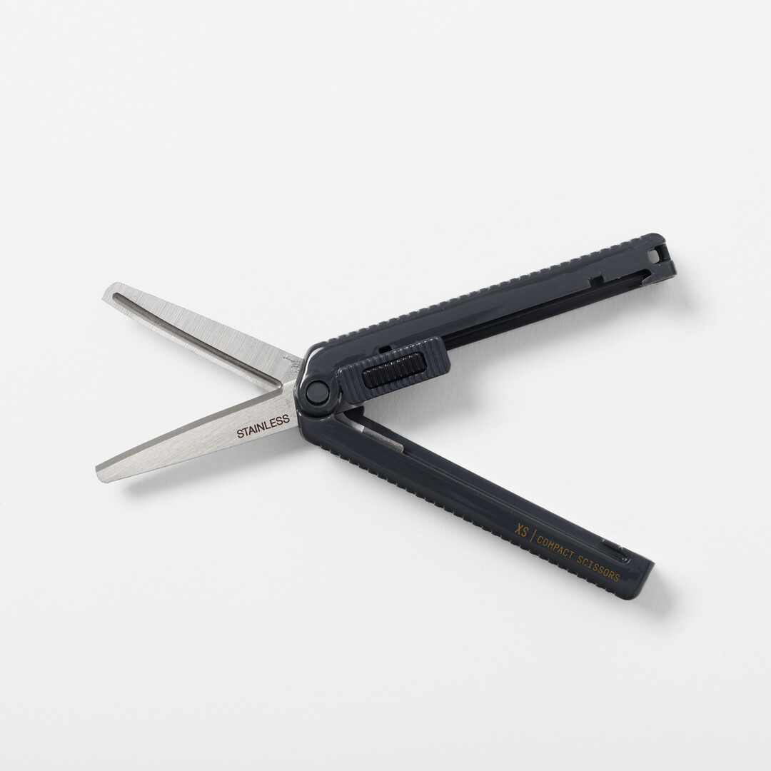 Midori XS Compact Scissors in black from Japan House London.