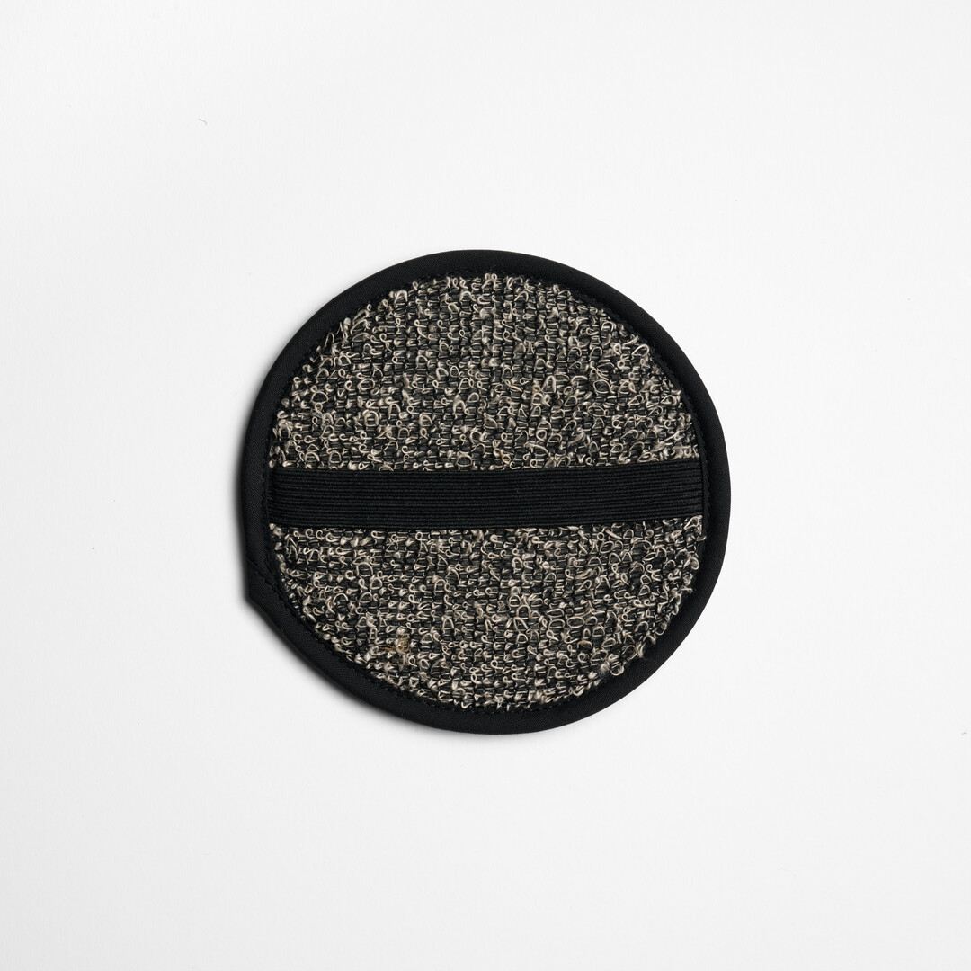 A grey, circular cotton linen blend scrub wash by Kiyoi, from Japan House London.