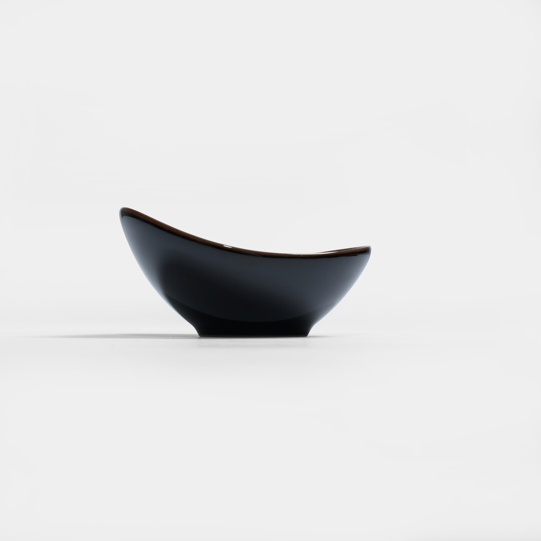 A Black Porcelain Bowl from series, Carve by Hakusan from Japan House London.
