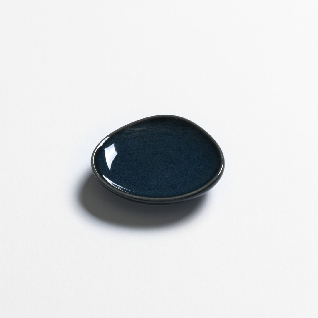 Navy Porcelain Chopstick Rest from series Petra by Hakusan from Japan House London.