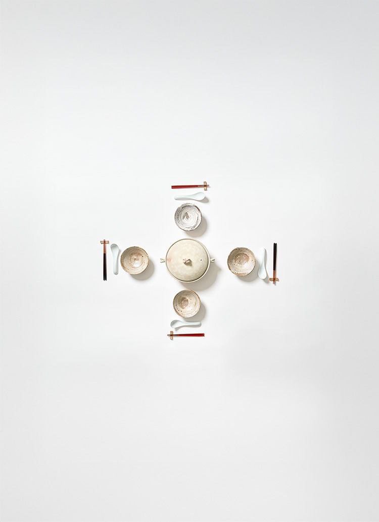 A donabe with four ceramic bowls, four pairs of lacquered chopsticks and rests with porcelain spoons from Japan House London.
